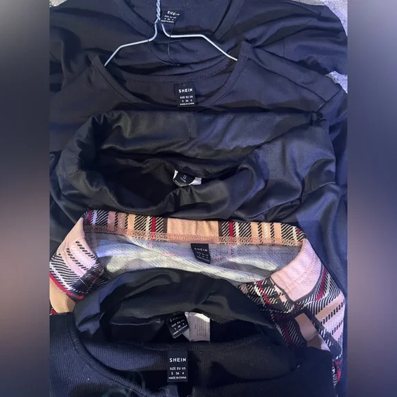 JUNIORS SHEIN BUNDLE SIZE SMALL - Picture 4 of 7